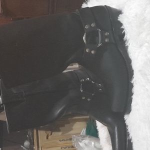 Mens biker boots.